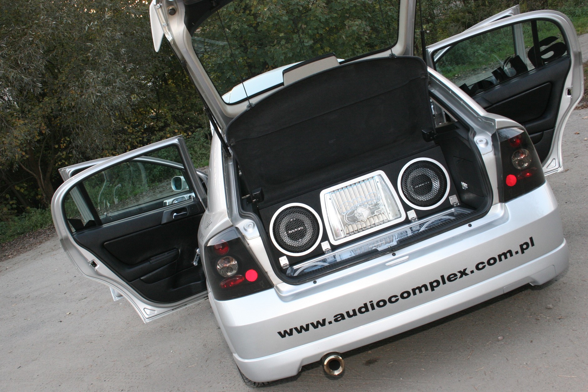 Opel Astra II. Taki widok: przede wszystkim podczas zawodów car audio