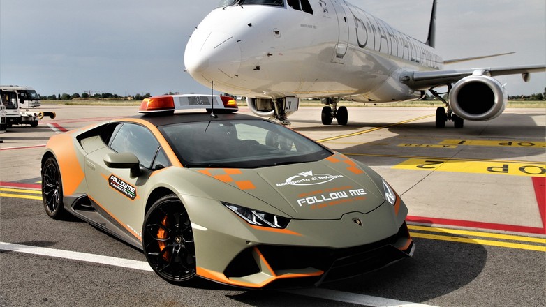 Lamborghini Huracan Evo jako auto Follow Me