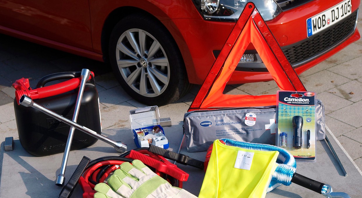 Cztery praktyczne akcesoria, które warto mieć w samochodzie. Nie są obowiązkowe, ale mogą uratować życie