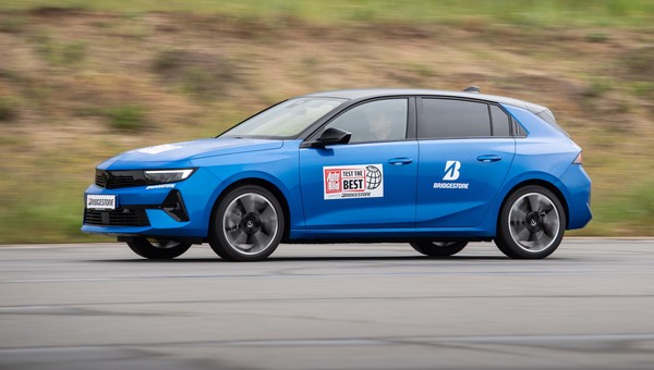 Sprawdziłem, jak jeździ kompaktowy Opel na prąd