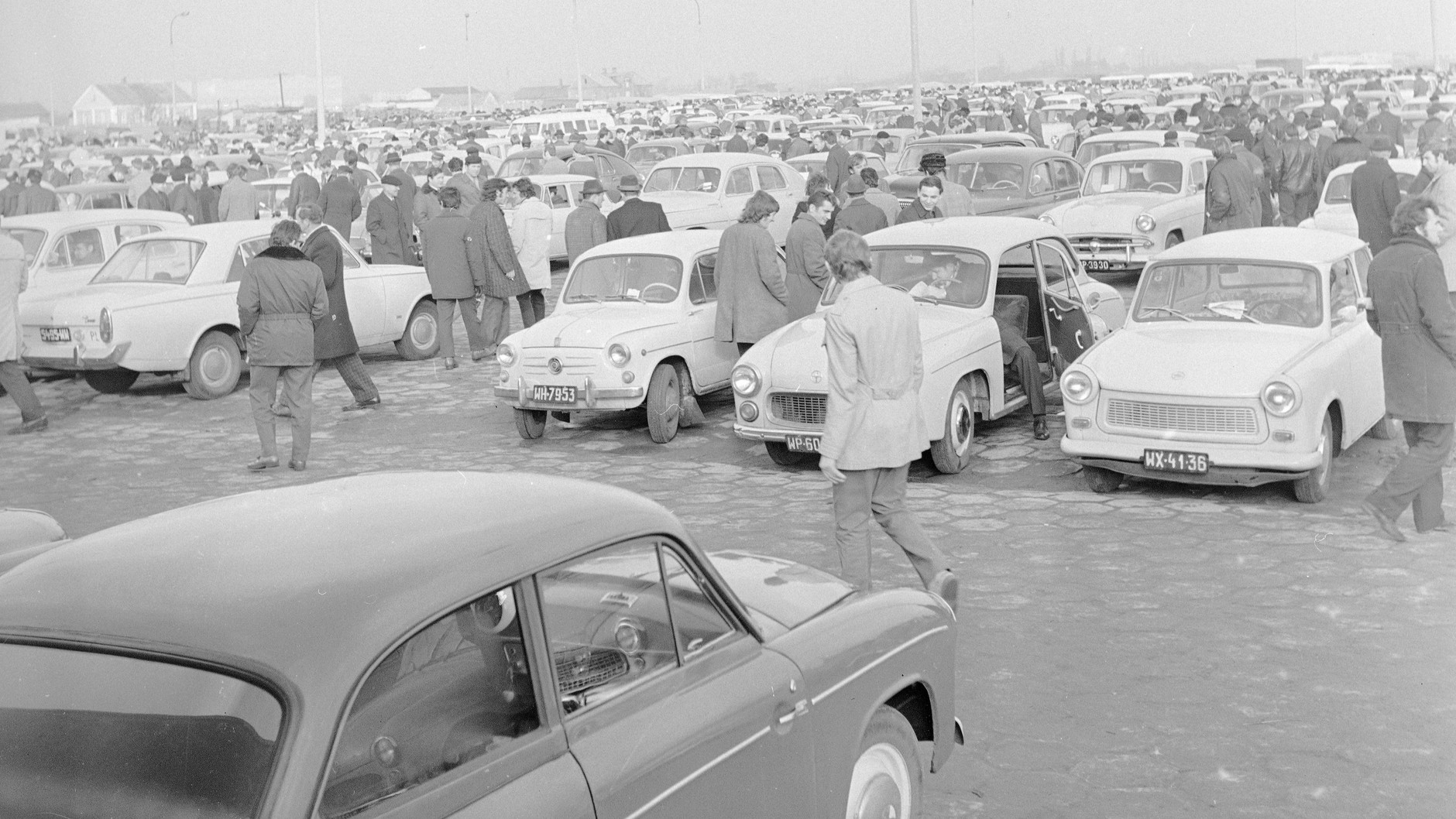 Giełda samochodowa w Warszawie (1972 r.)