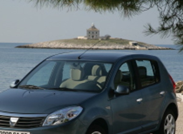 Paryż 2008: nowe silniki w Daci Sandero