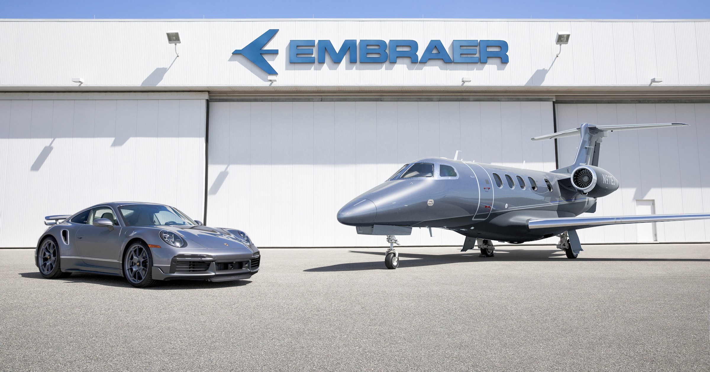 Porsche 911 Turbo S i Embraer