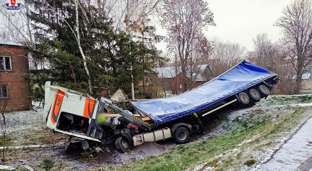 Z ciężarówki został tylko wrak. Wszystko z powodu lusterka