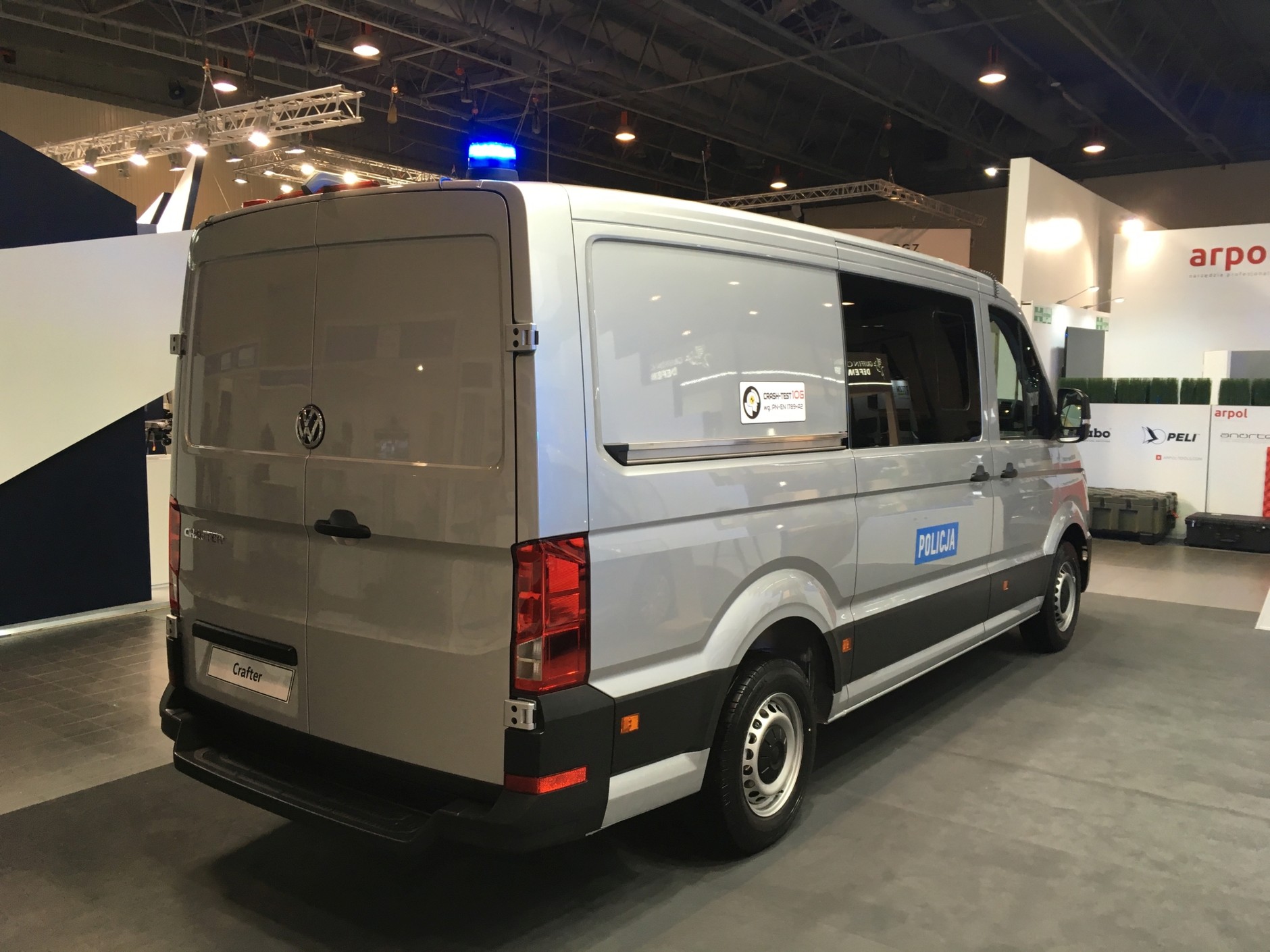 Policyjna więźniarka na bazie modelu Volkswagen Crafter - zdjęcie poglądowe