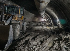 Drogowcy przebili się przez górotwór na S1. Widzą już światełko w tunelach