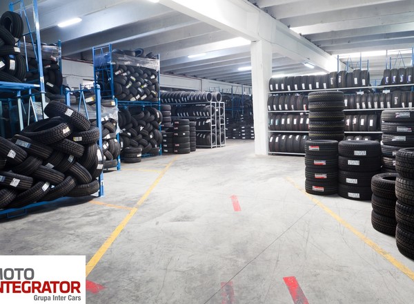 Tradycyjnie czy w sieci? Gdzie najlepiej kupić opony zimowe?