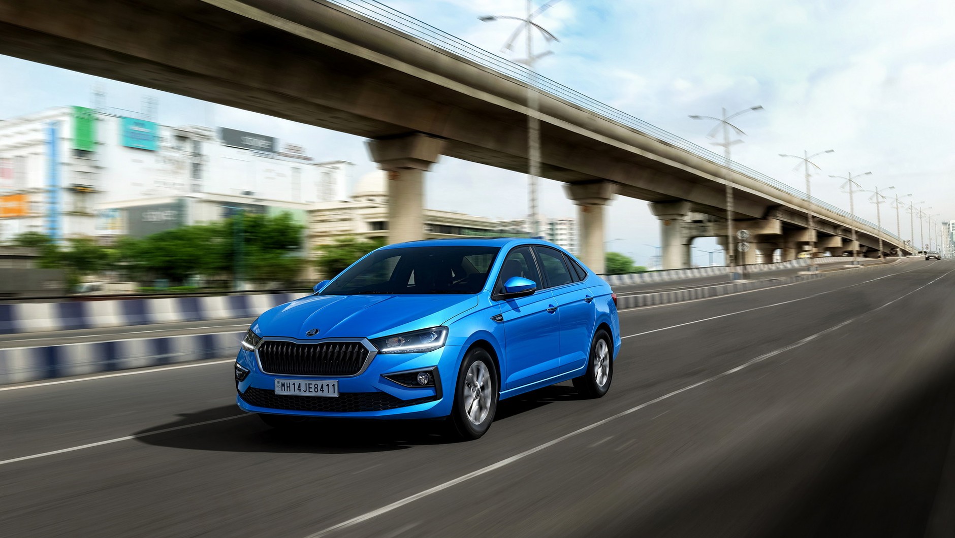 Europejscy producenci już oferują auta gotowe na paliwa E20, tyle że nie w Europie. Tu np. Skoda Slavia przeznaczona na rynek indyjski, której silnik 1.0 TSI ma oficjalne dopuszczenie do stosowania paliwa z 20 proc. domieszką alkoholu. Co ciekawe, wcześniejsze silniki TSI należały do jednostek, do których nie zalecano nawet benzyny E10.