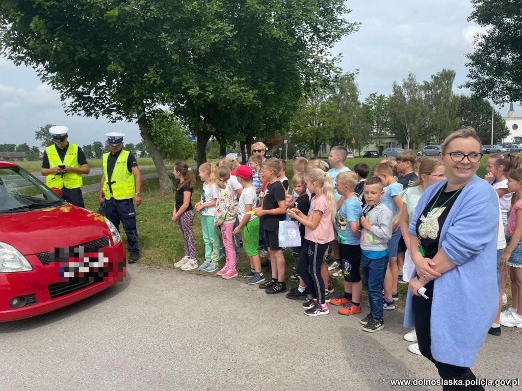 Policjanci prowadzili nietypową akcję. Wręczali cytryny