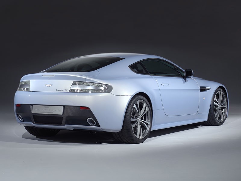 Aston Martin V12 Vantage RS Concept – duży silnik w małym aucie