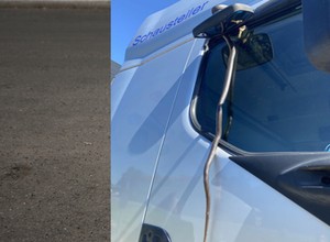 Szok na autostradzie. Kierowca TIR-a odkrył, że z bocznej szyby zwisa półtorametrowy wąż!