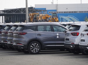 Niesprzedane chińskie SUV-y kurzą się na placach. "Szkoda, że auta nie są jak wino"