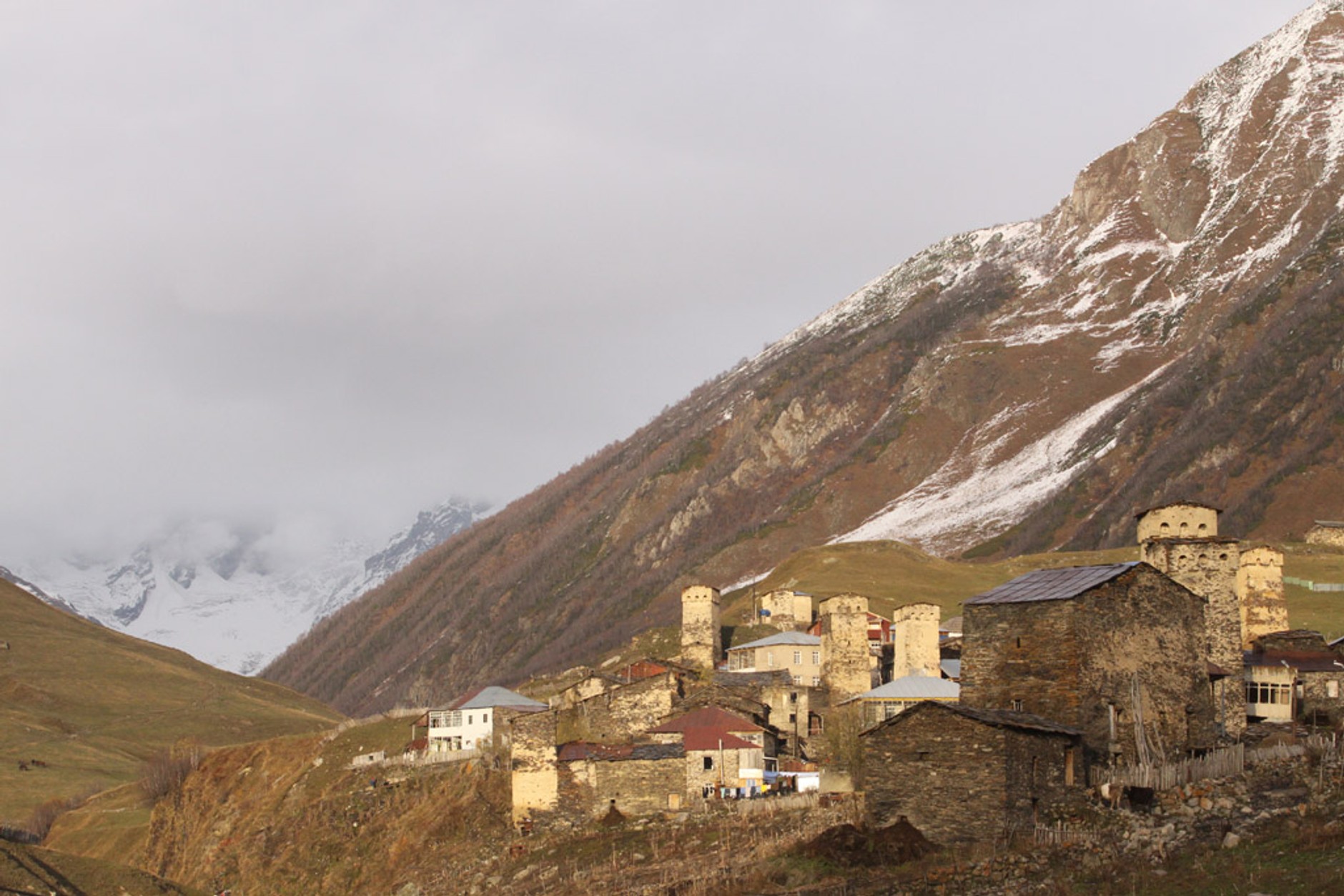 Auto Świat 4x4 Expedition: toast za Gruzję