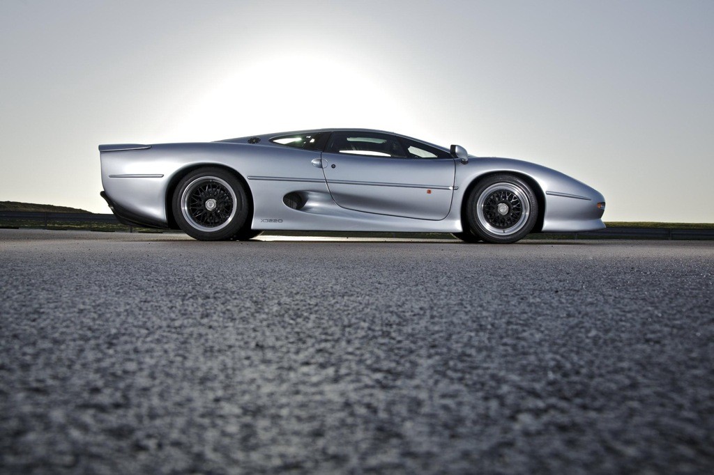Jaguar XJ 220: dwadzieścia lat minęło