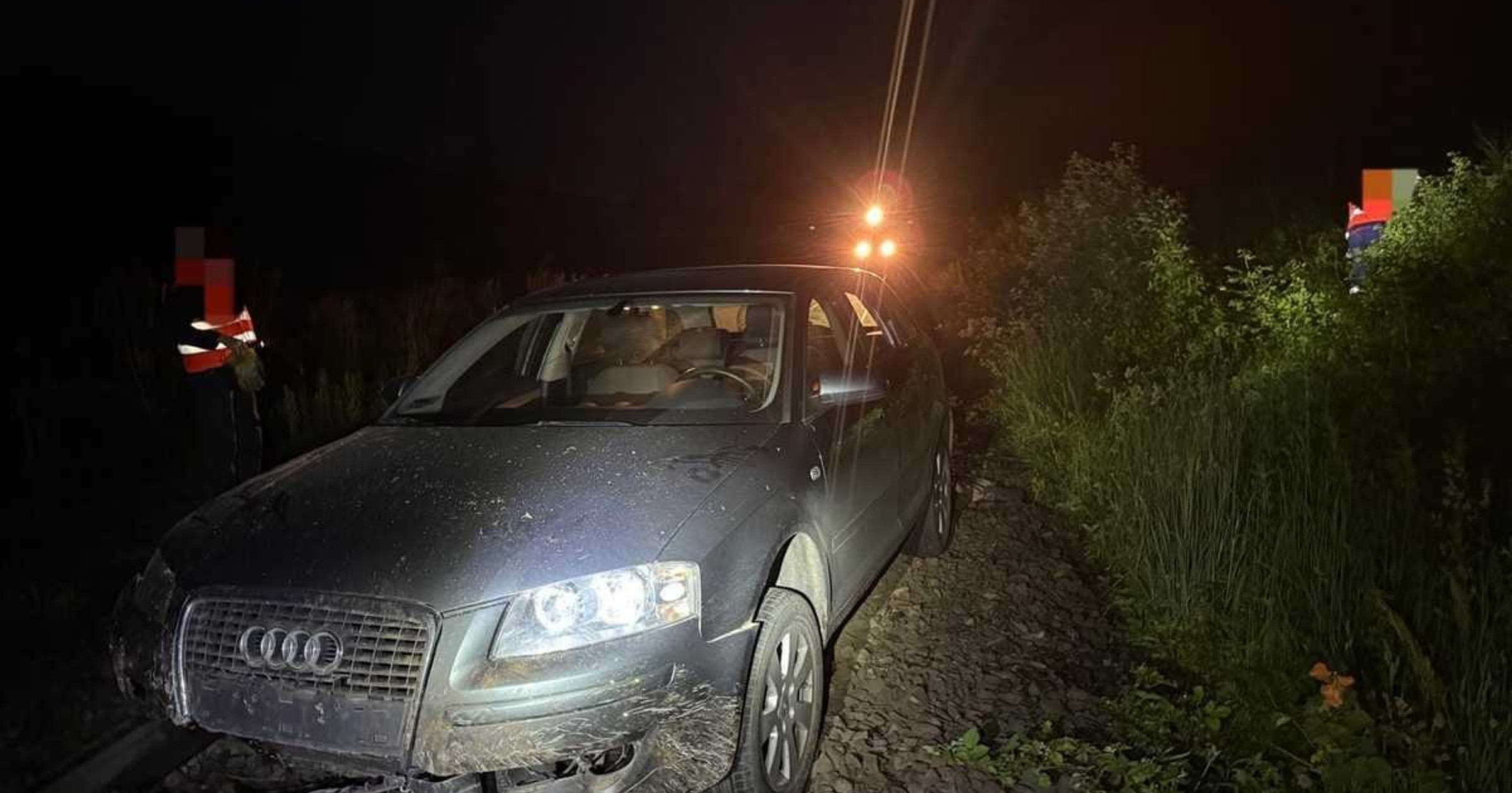 Utknął autem na torach i nie mógł zjechać. "Trudno"