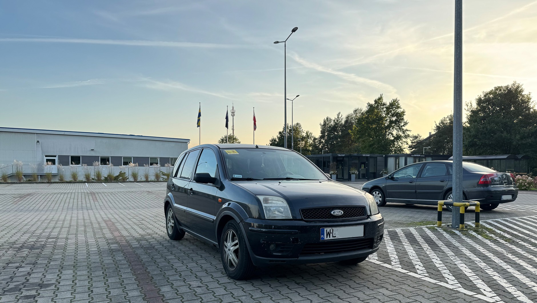 Tani i stary samochód, ale z przebiegiem niespełna 170 tys. km. Okazuje się, że auto jednak potrzebuje kilku dodatkowych wydatków, choć jego stan blacharski jest niezły