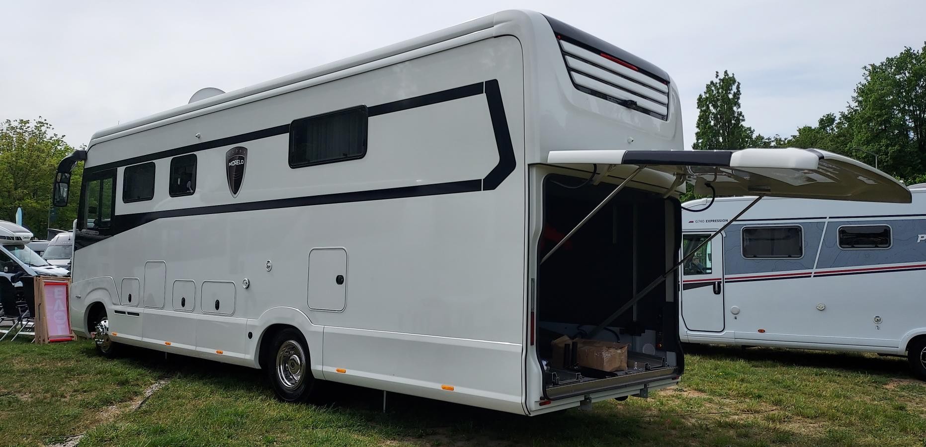 Kampery za miliony. Garaż Morelo Loft Liner pomieści Fiata 500