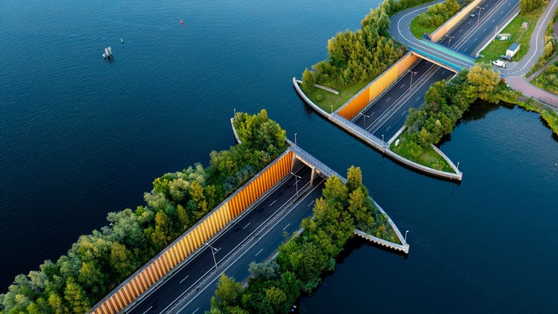 Most na jeziorze Veluwemeer (Holandia)