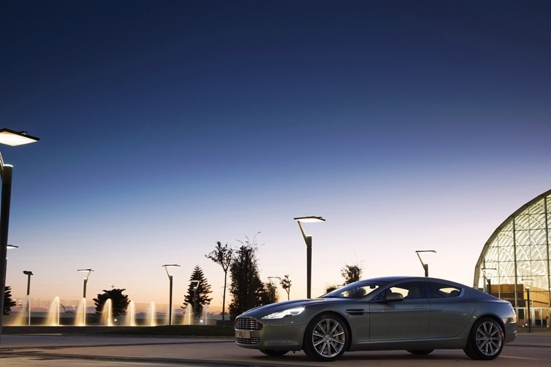 Aston Martin Rapide – z pięknem trzeba obcować