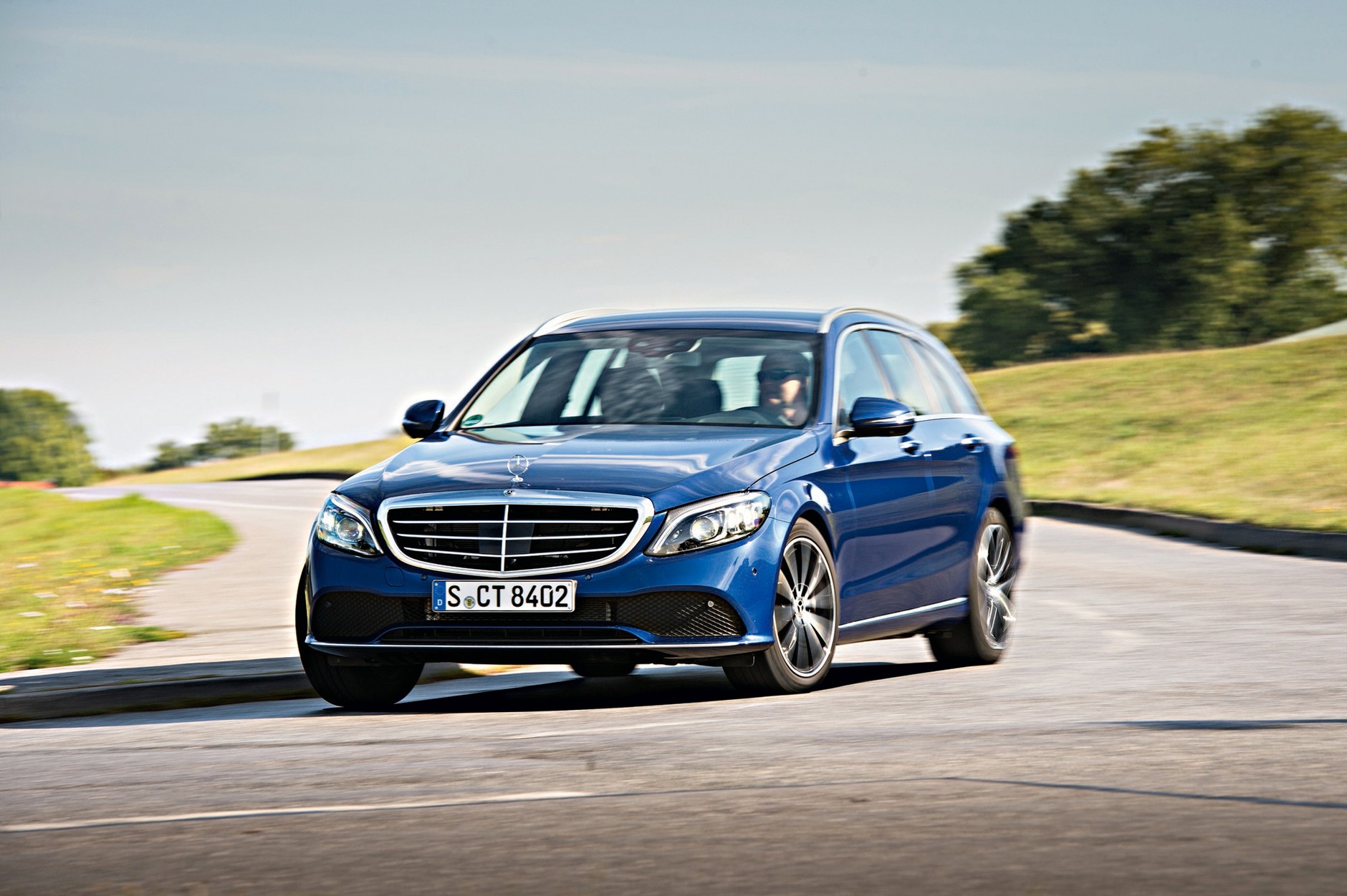 Porównanie: BMW 330i kontra Mercedes C 300