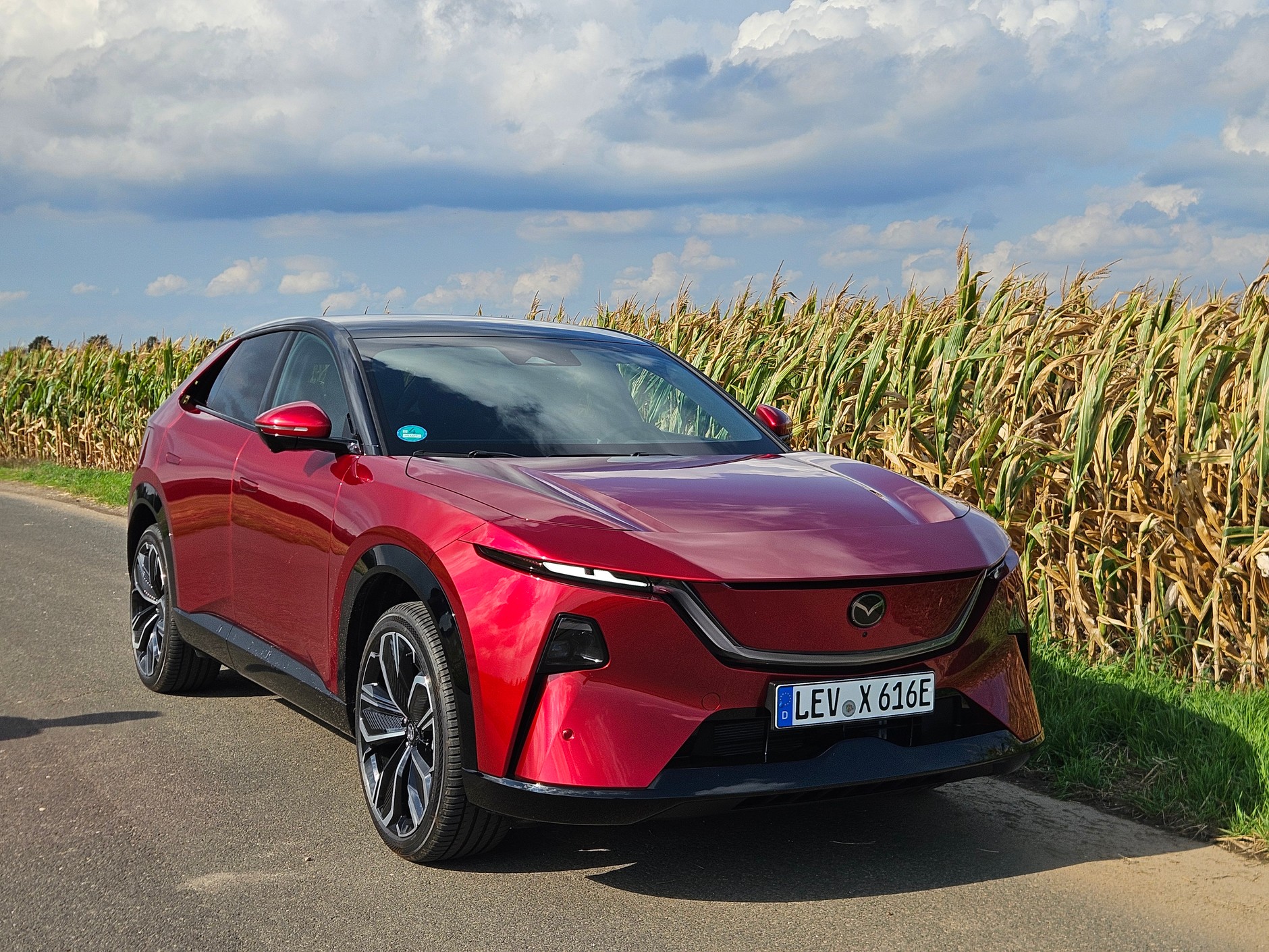 Mazda CX-6e 
