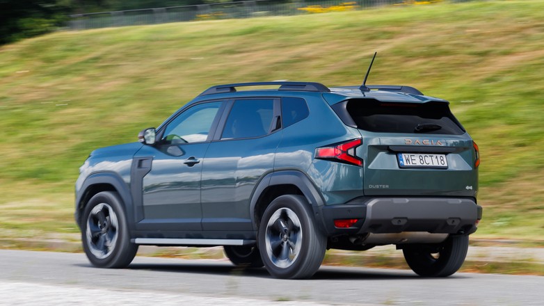 Dacia Duster kontra MG ZS. Porównanie dwóch budżetowych samochodów