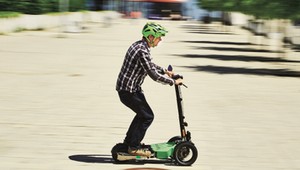  Jak szybko możesz jechać hulajnogą, rowerem, motorowerem i innymi pojazdami?