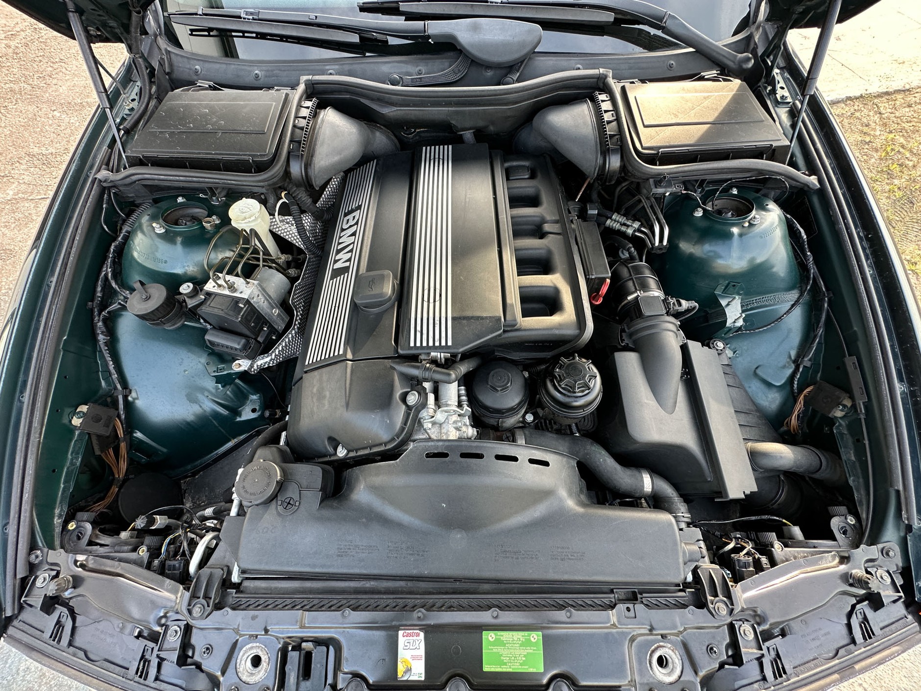 Kultura pracy sprawnego M52 jest wspaniała. 170 KM z wolnossącego 2.5-litrowego silnika to niewiele, ale ja tym autem chcę jeździć jak najdłużej, a nie jak najszybciej