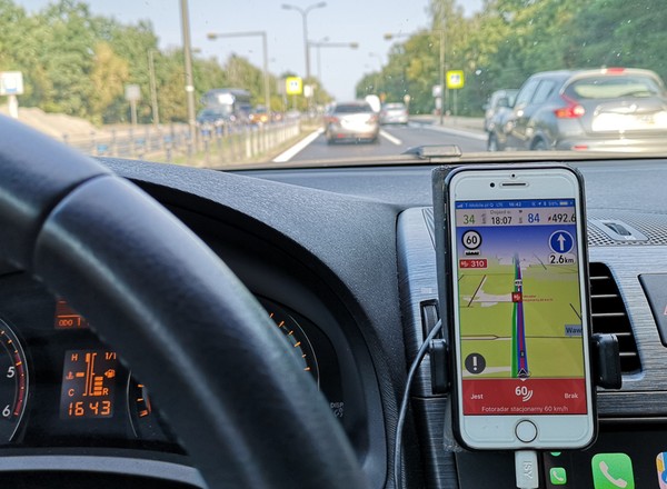 Wlepiają mandaty za mapy z fotoradarami. Gdzie kategorycznie trzeba je wyłączyć?