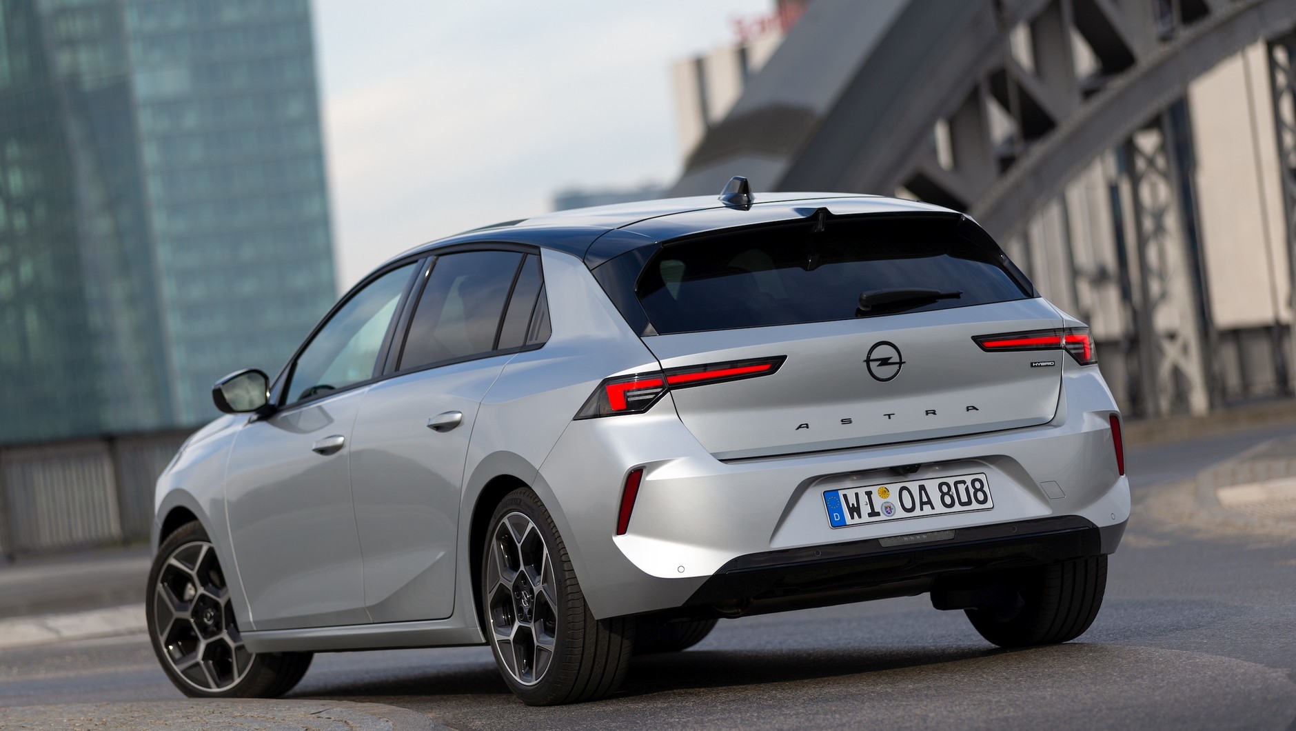 Opel Astra Hybrid