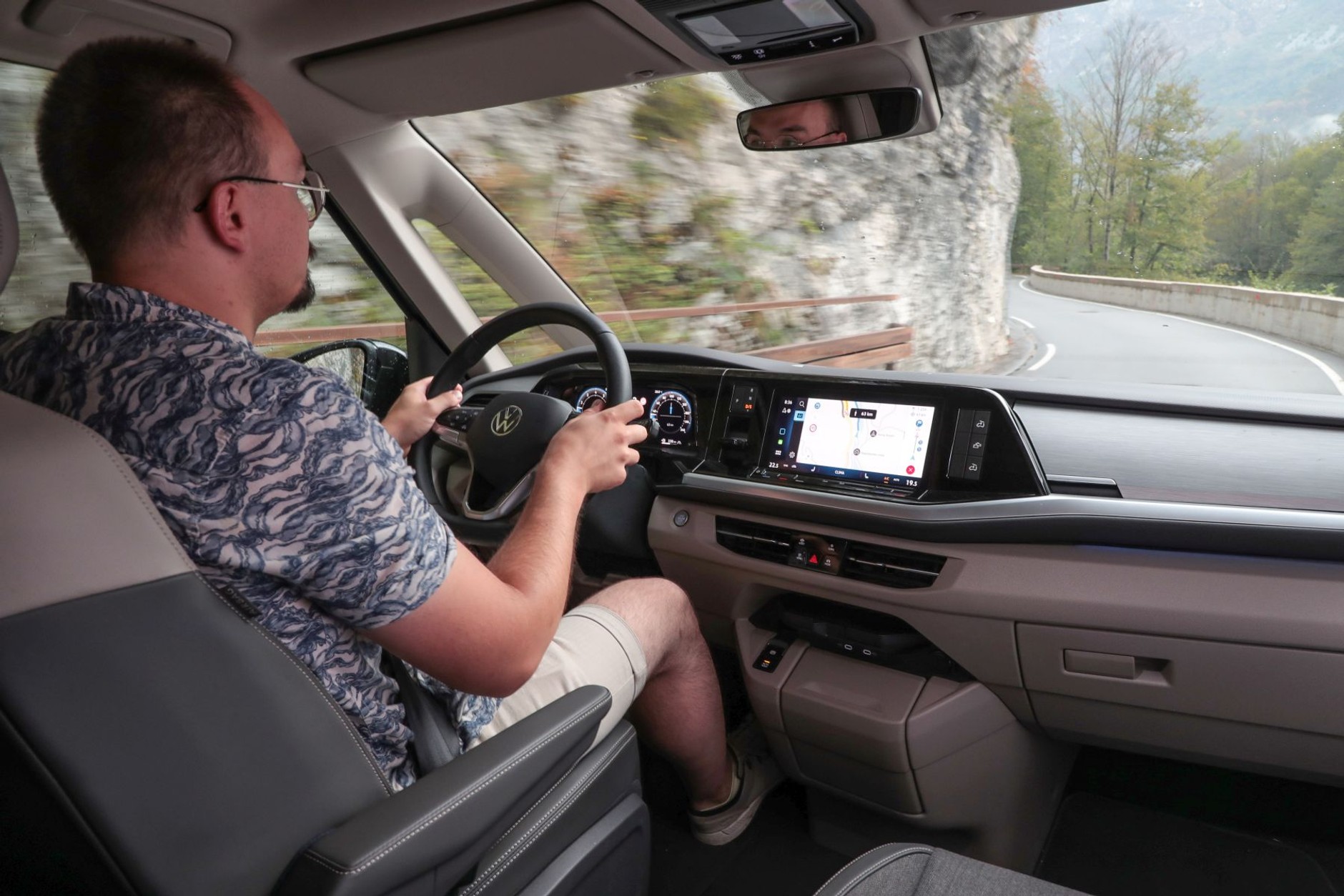 Pierwsza jazda nową Californią. Volkswagen znowu ją udoskonalił