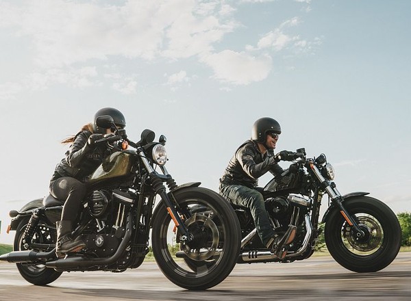 Nadjeżdża Harley on Tour