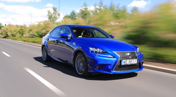 Lexus IS 200t: Wzbudza skrajne emocje