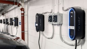 Ładowanie elektryka w biurze jest wygodne. Polska centrala BMW założyła 42 nowe wallboxy