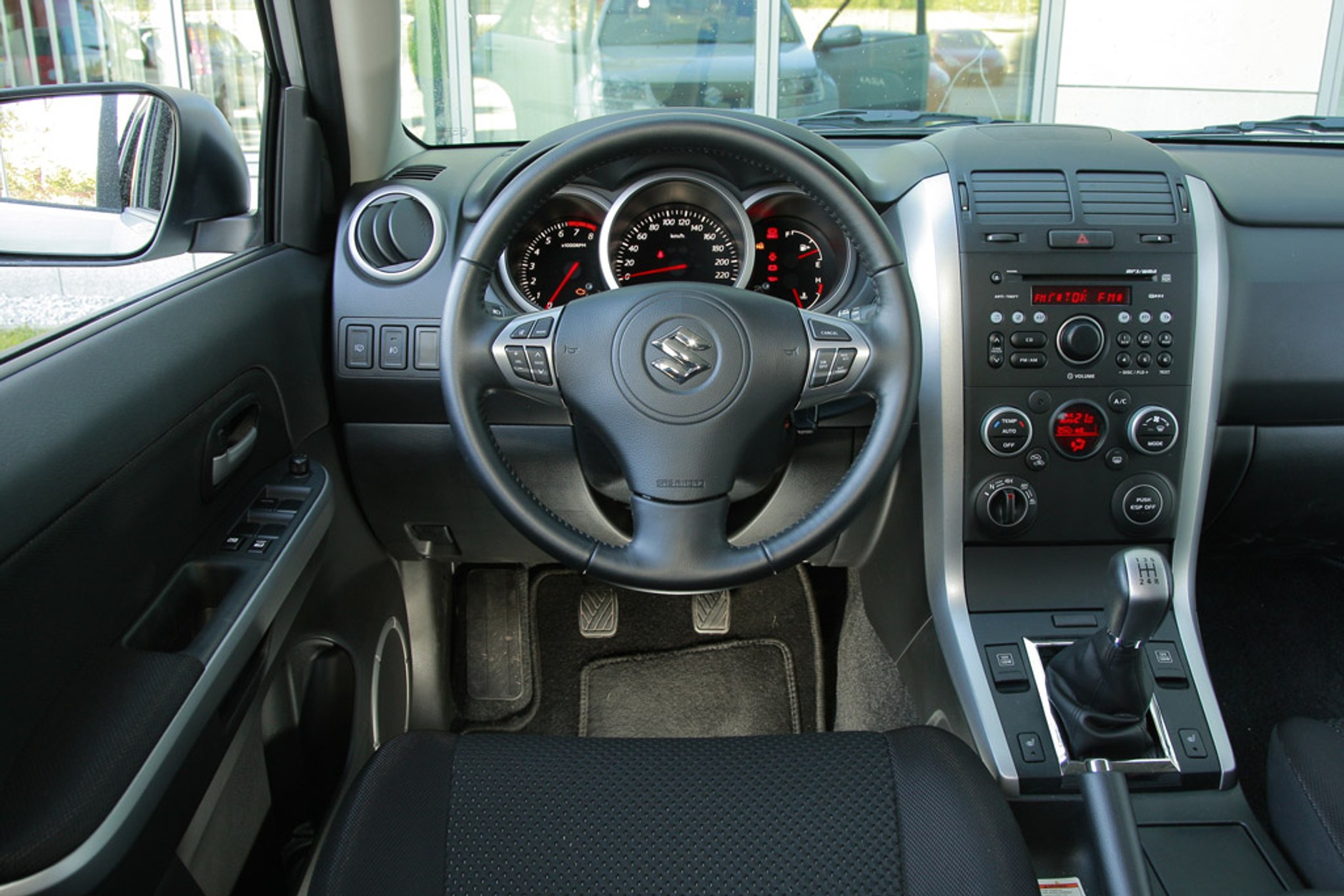 Suzuki Grand Vitara 2.4: Solidne 4x4