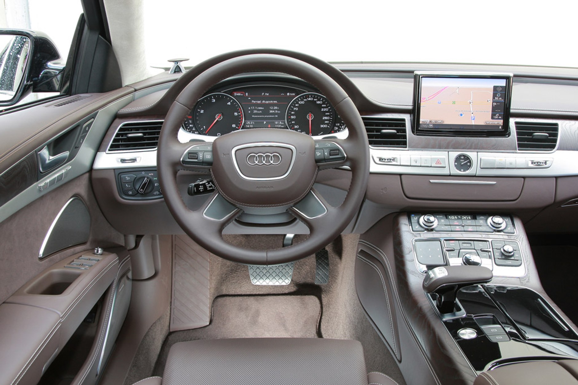 Audi A8 L: limuzyna która zaskakuje