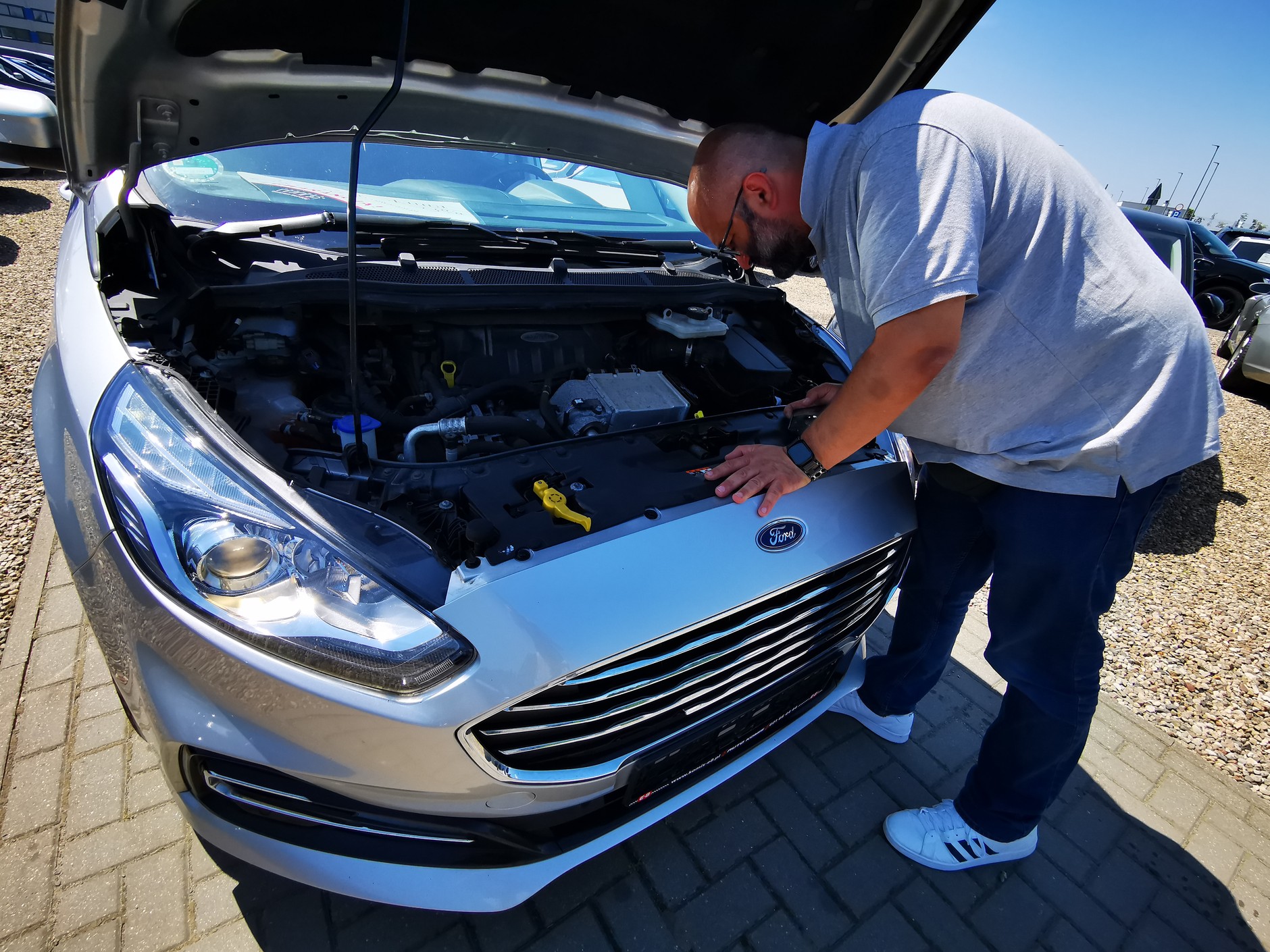 Ford S-Max z dieslem: pod maską znaleźliśmy wkrętak... nic takiego, ale może speszyć kupującego