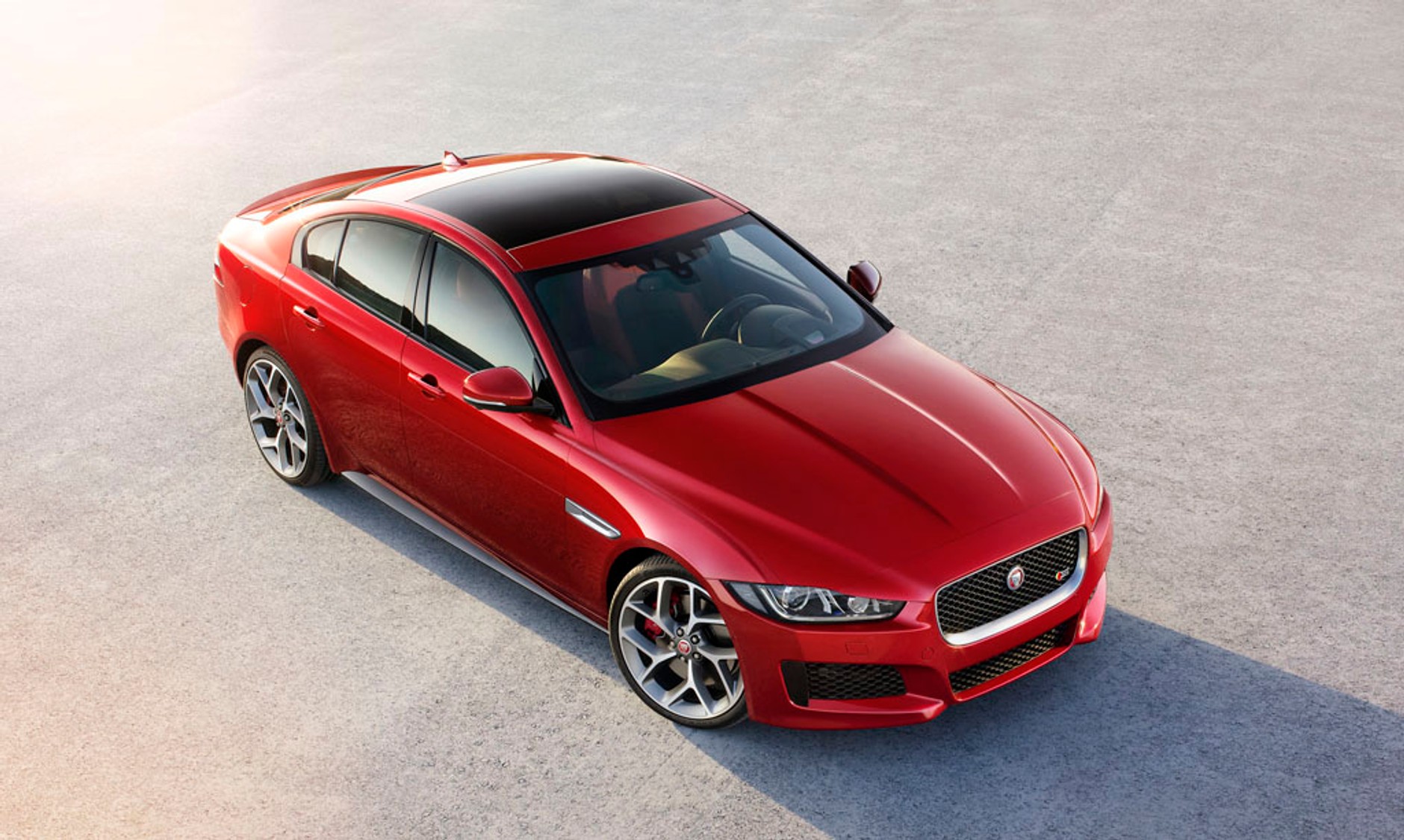 Jaguar XE - Drżyjcie Bawarczycy