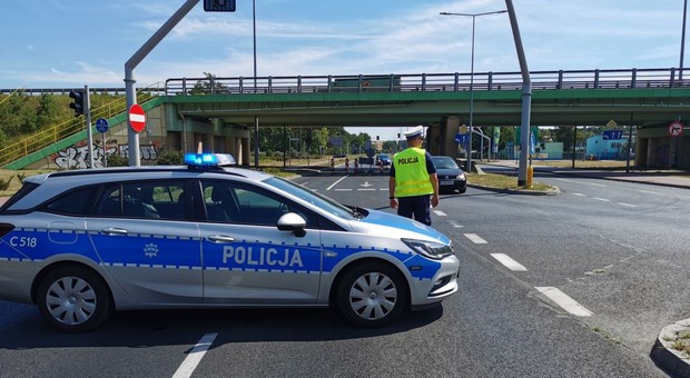 Aż 15 mandatów na ponad 12 tys. zł dla drogowego pirata. 26-latek uciekał przed policją