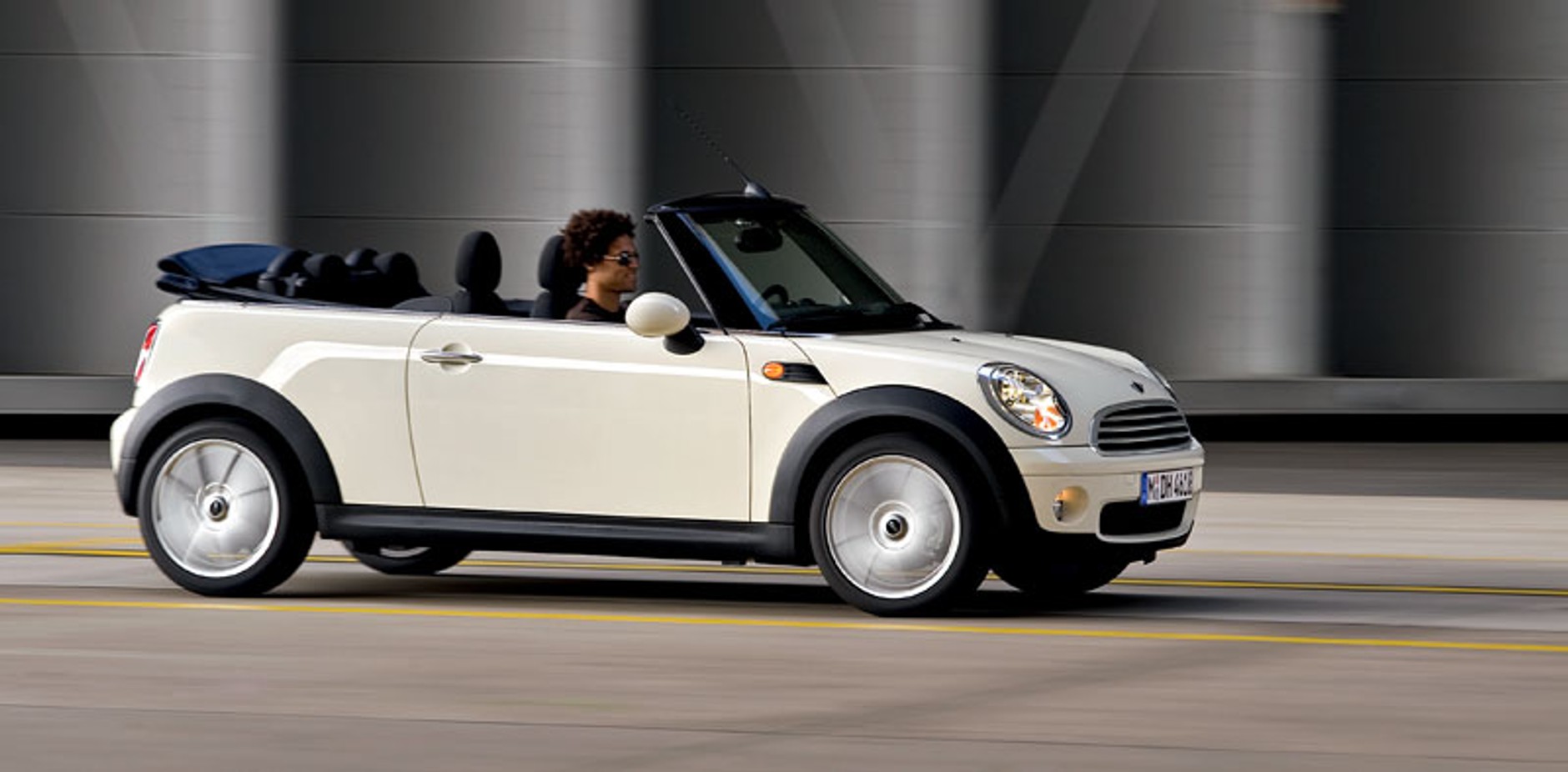 Detroit 2009: premiera światowa Mini Cabrio