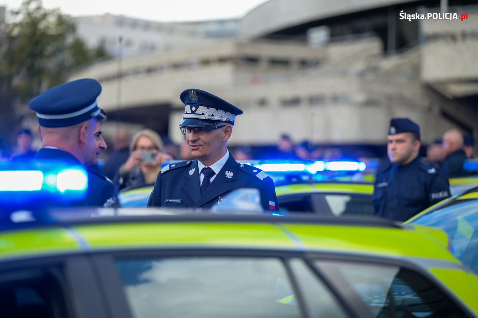 Policjanci ze Śląska dostali nowe radiowozy. Są hybrydowe