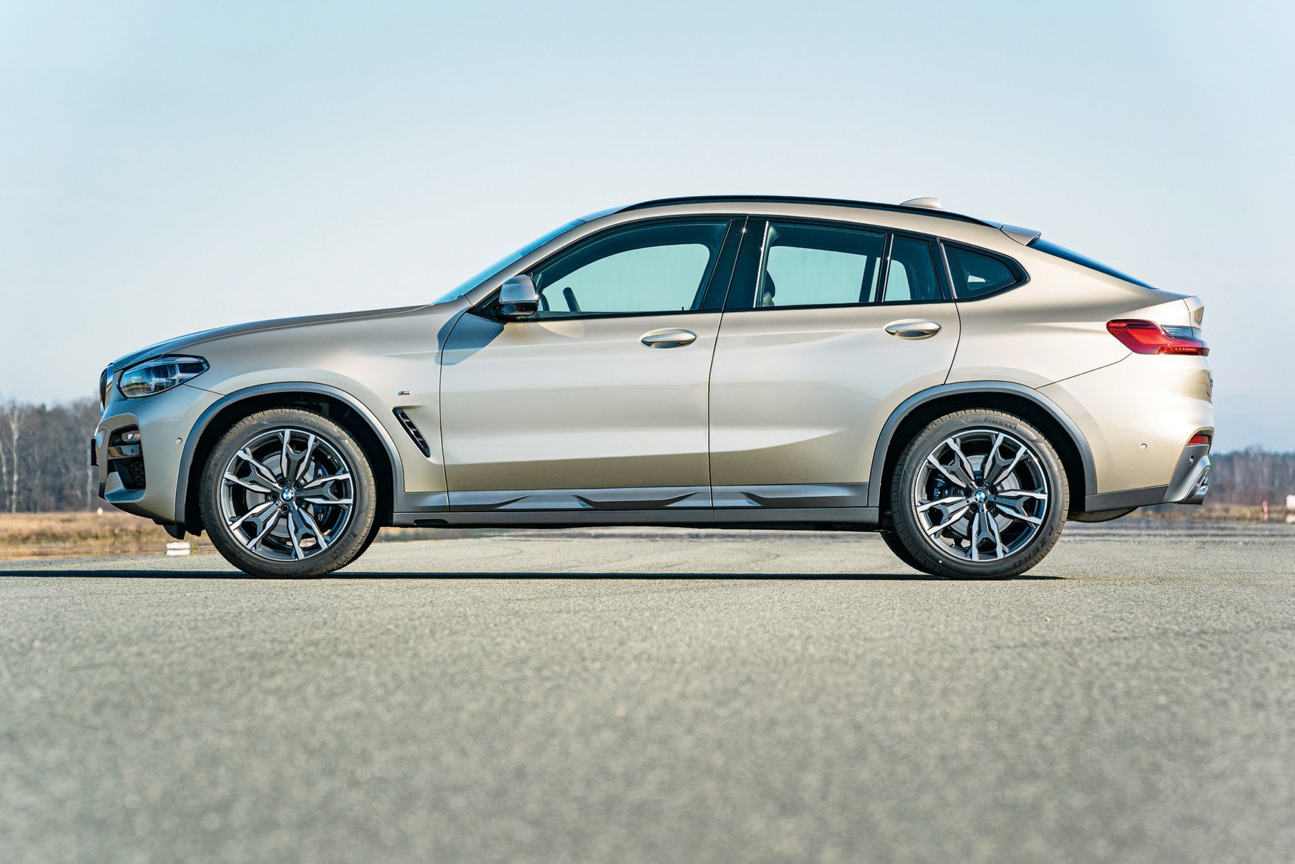 Nawet nowy SUV z napędem 4x4 nie uchroni nas przed lodem