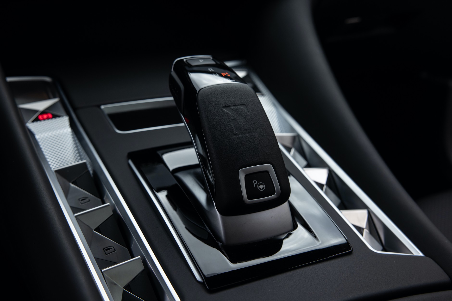 DS 9 E-Tense: 250 2WD i 360 4x4