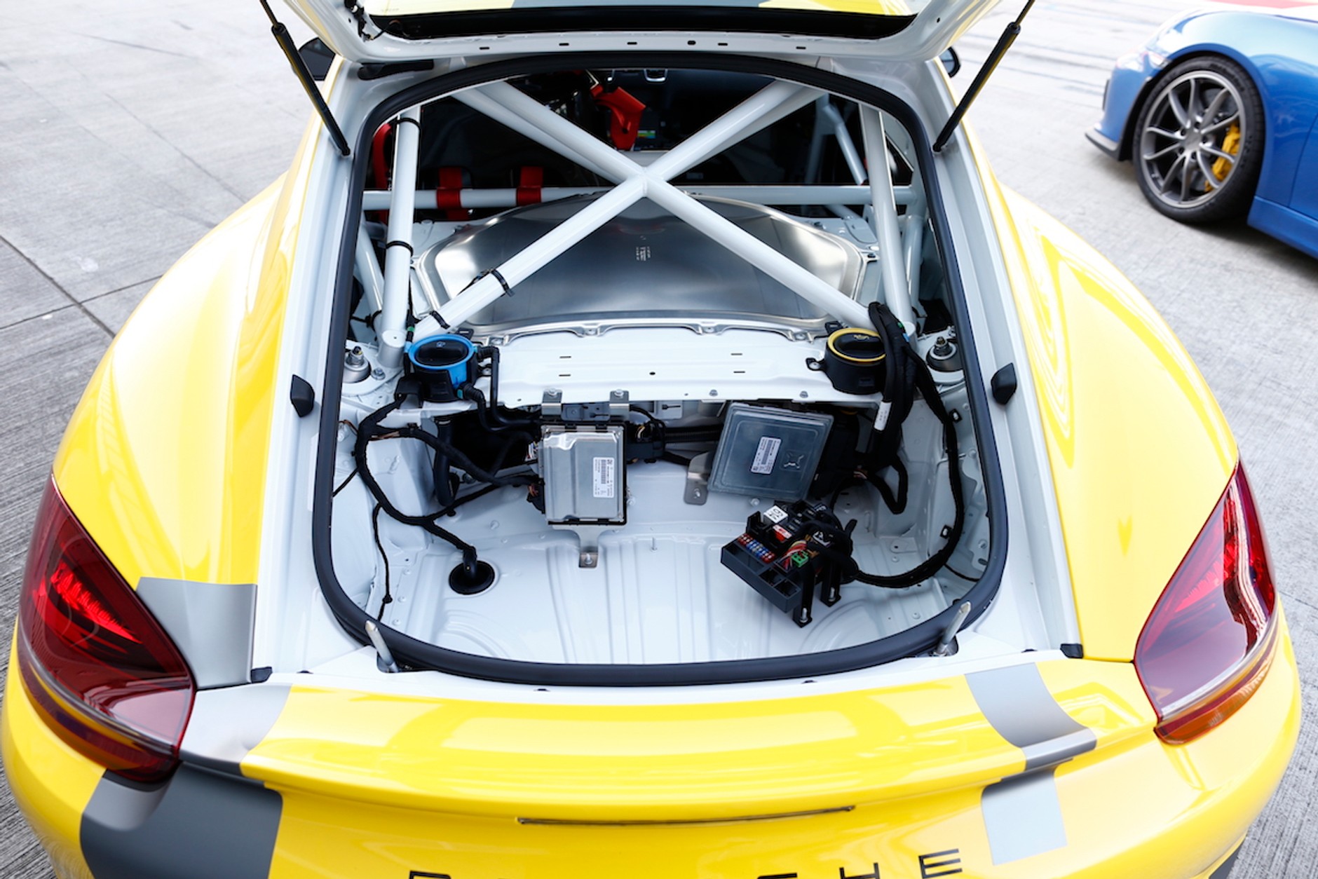 Porsche Cayman GT4 w trzech wariantach