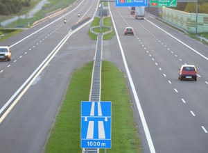 Mecz siatkówki na autostradzie A2. Policja komentuje