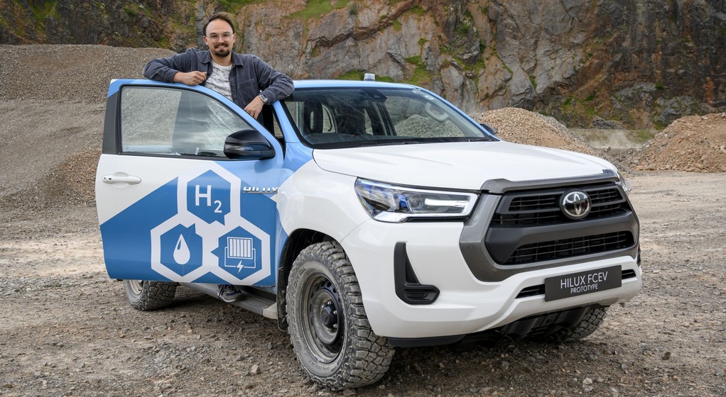 Pierwsza jazda prototypem wodorowej Toyoty Hilux H2 (FCEV)