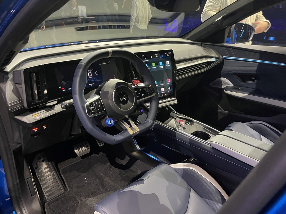Alpine A390