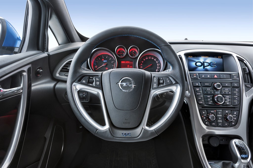 Opel Astra OPC: Golf GTI może się bać