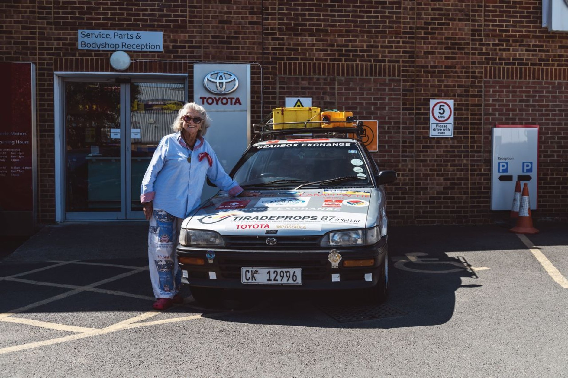 80-letnia Julia Albu i jej 20-letnia Toyota Corolla