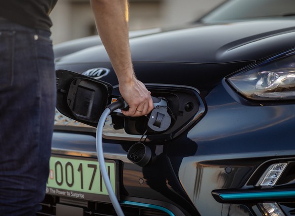 Kia wprowadza dopłaty do aut elektrycznych. Można zyskać do 22 tys. zł